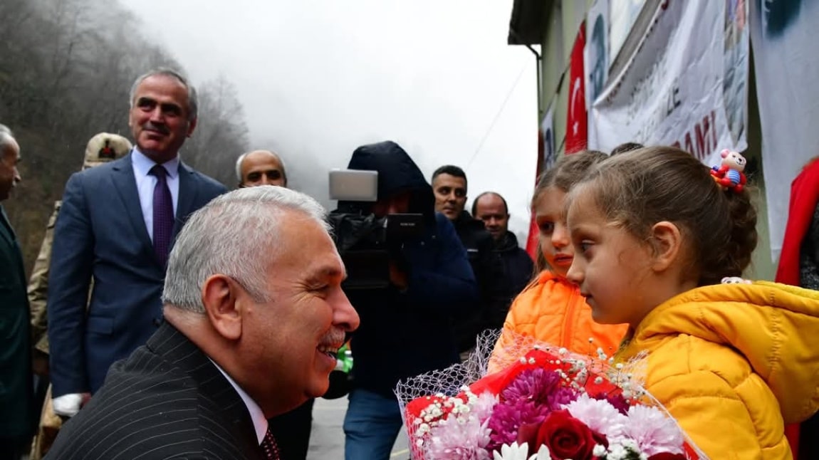 OKULUMUZDA EĞİTİME VE ÖĞRENCİLERE DESTEK PROGRAMI DÜZENLENDİ. 